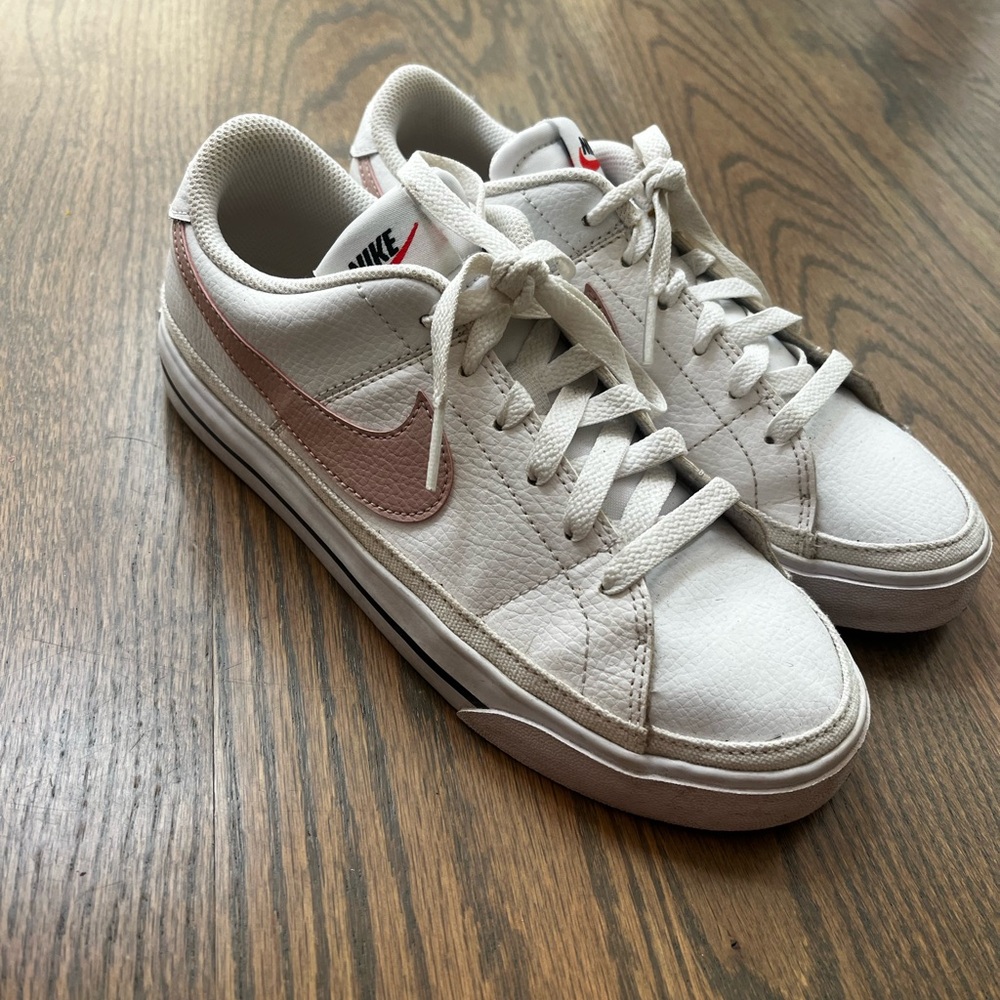 Nike Women's White and Light Pink Sneakers
